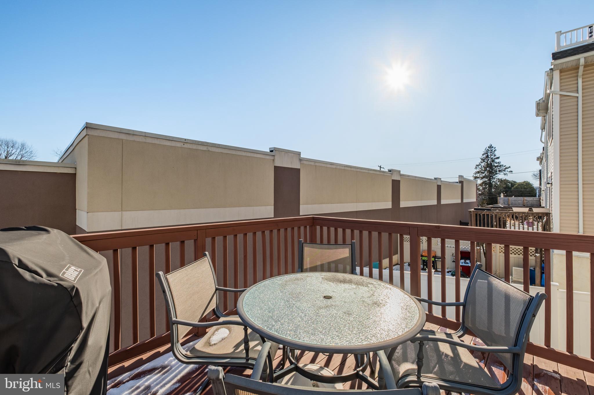 ROXBOROUGH - Residential