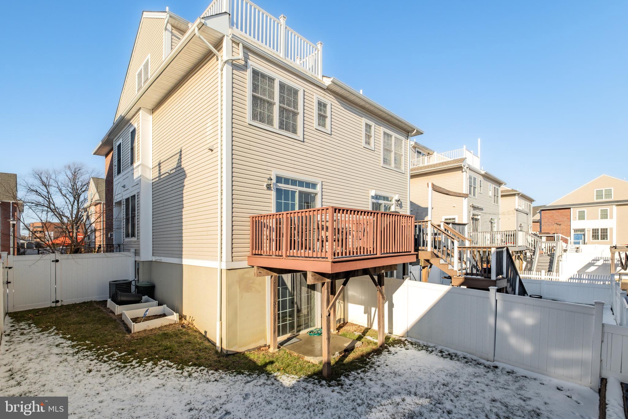 ROXBOROUGH - Residential