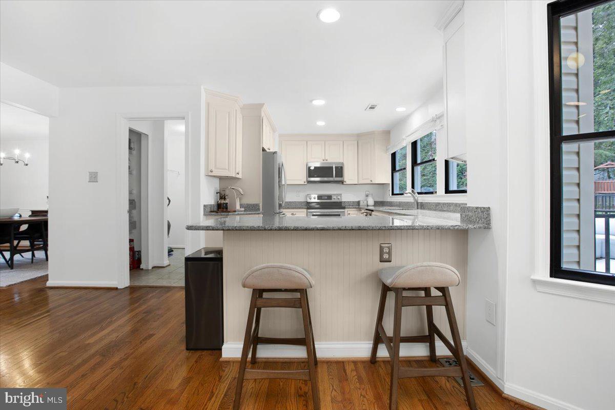 COURTS OF FOUR SEASONS - Residential