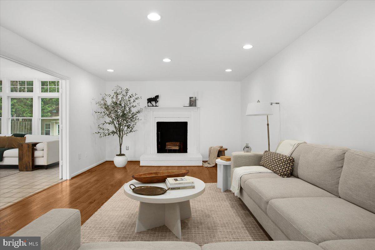 COURTS OF FOUR SEASONS - Residential