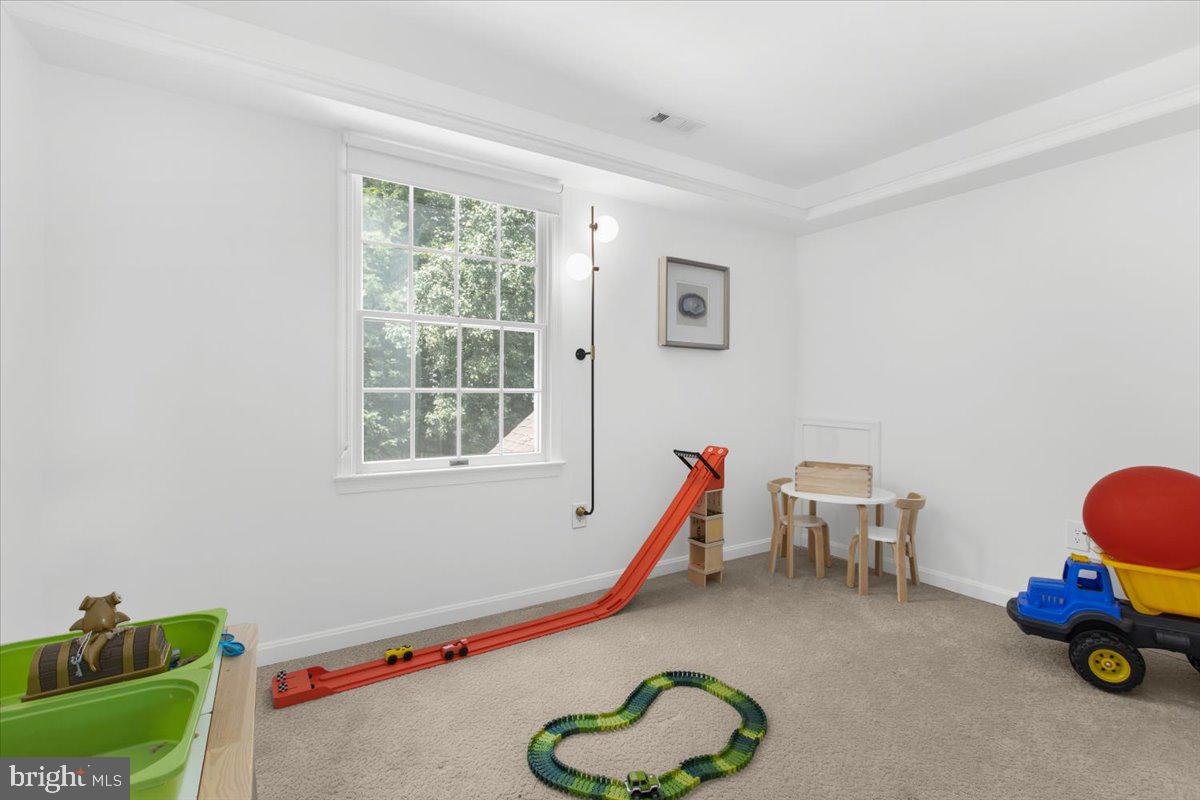 COURTS OF FOUR SEASONS - Residential