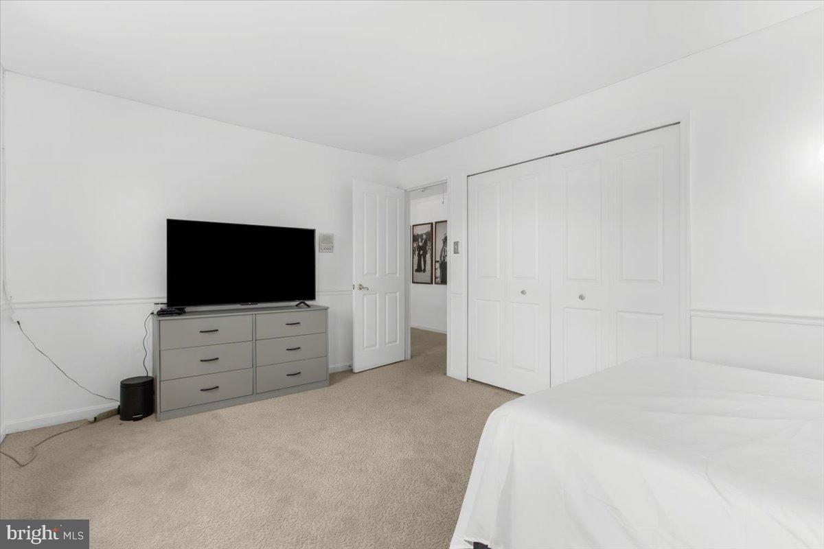 COURTS OF FOUR SEASONS - Residential