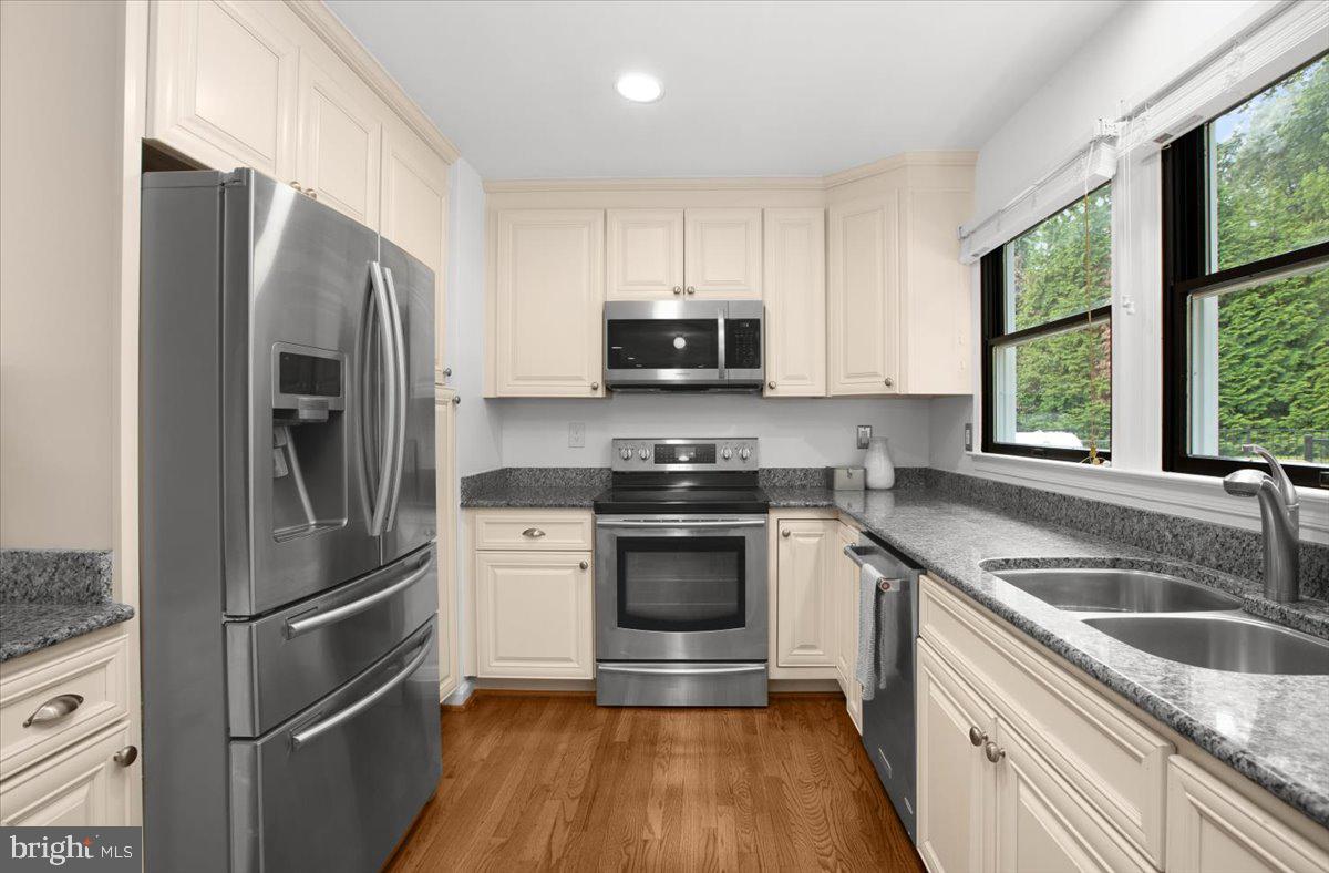 COURTS OF FOUR SEASONS - Residential