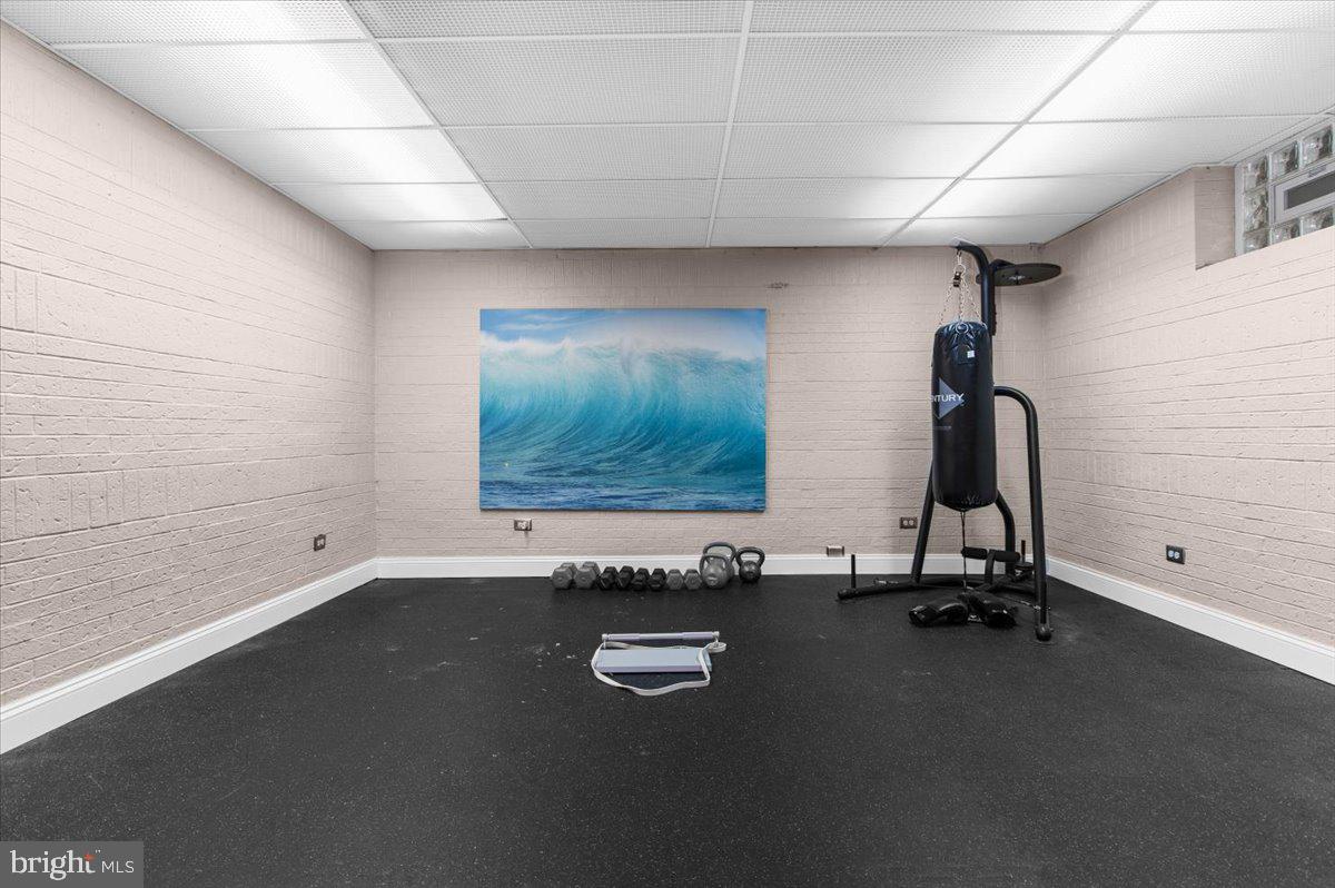 COURTS OF FOUR SEASONS - Residential