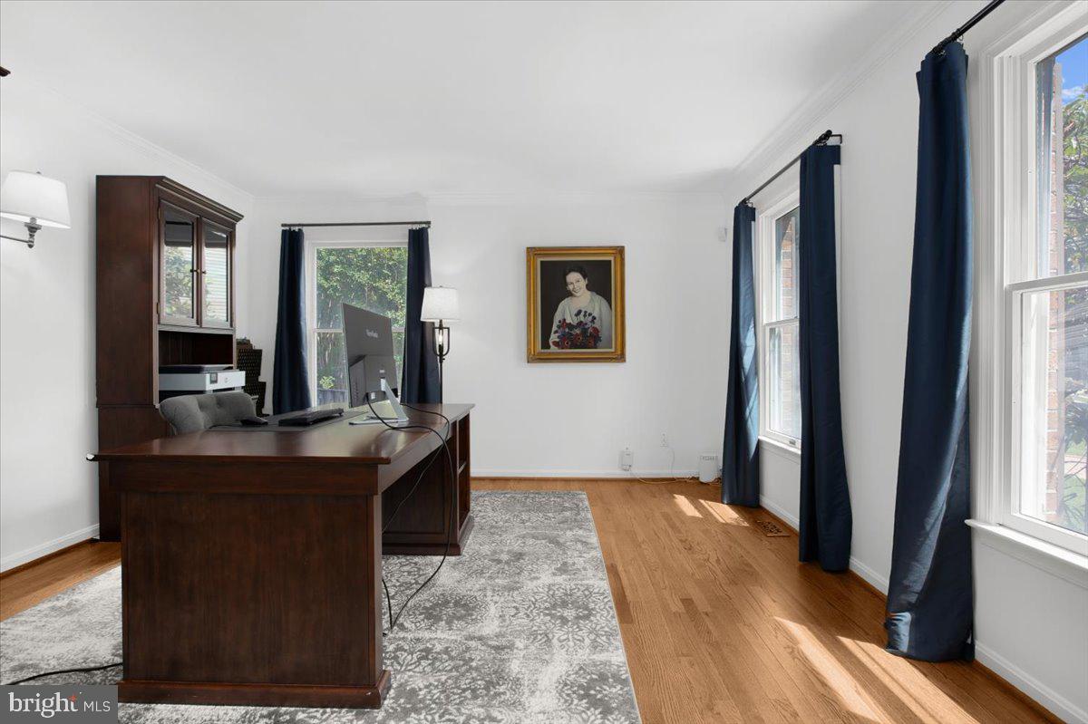 COURTS OF FOUR SEASONS - Residential