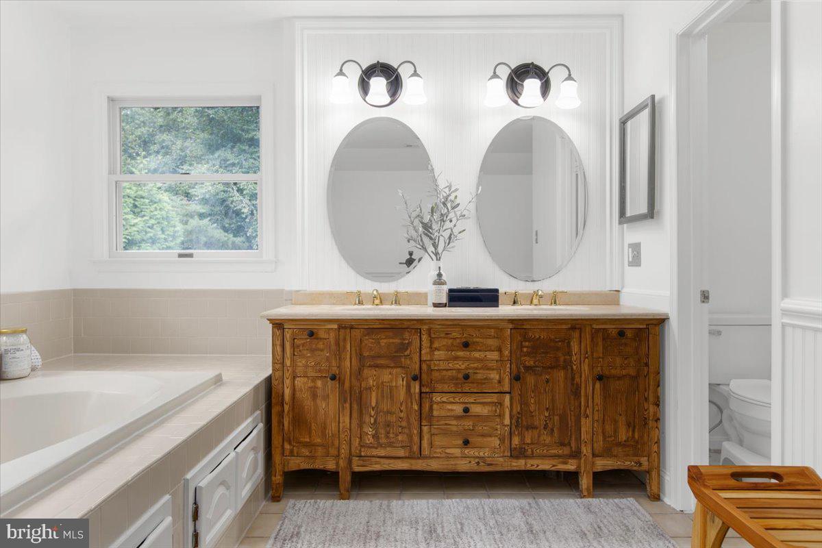 COURTS OF FOUR SEASONS - Residential