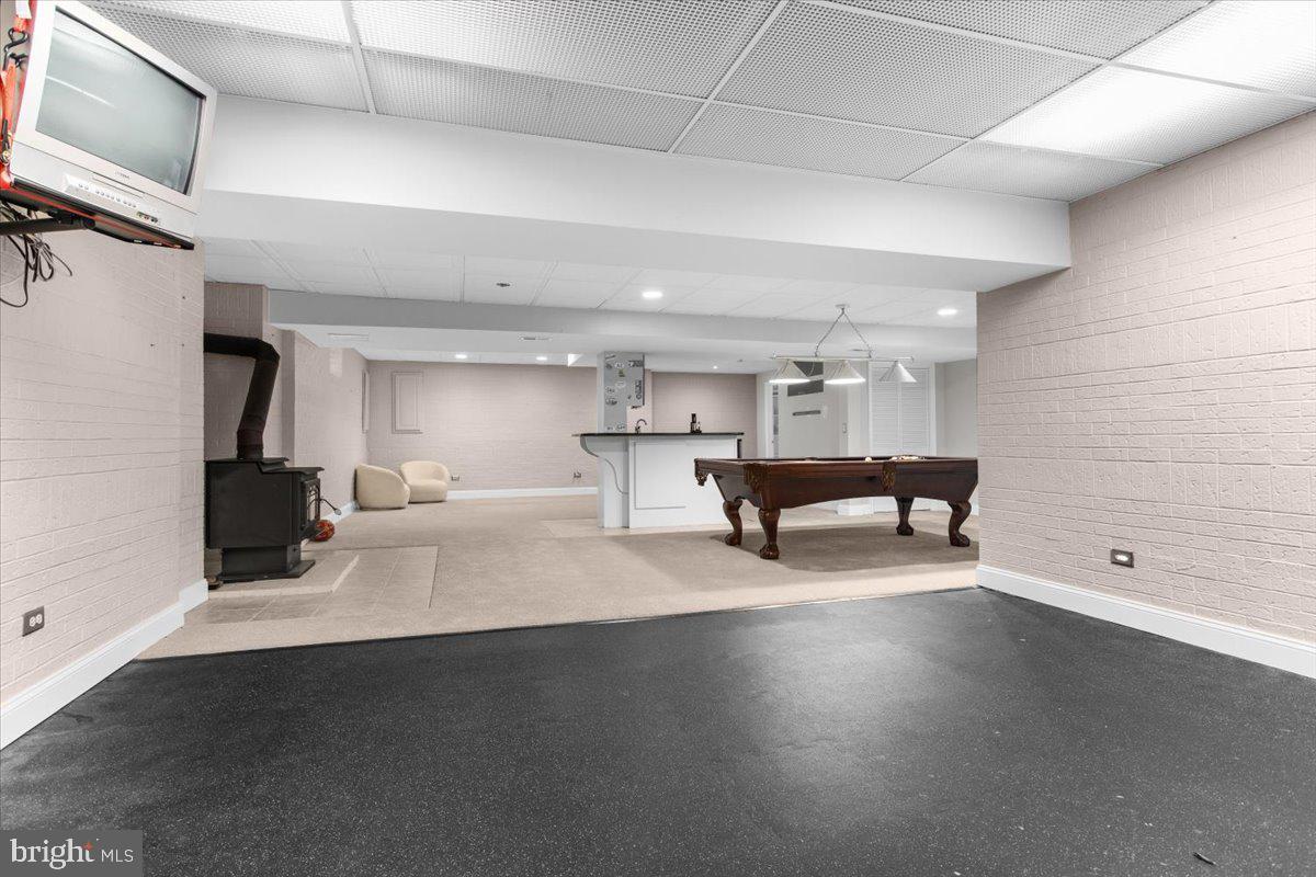 COURTS OF FOUR SEASONS - Residential