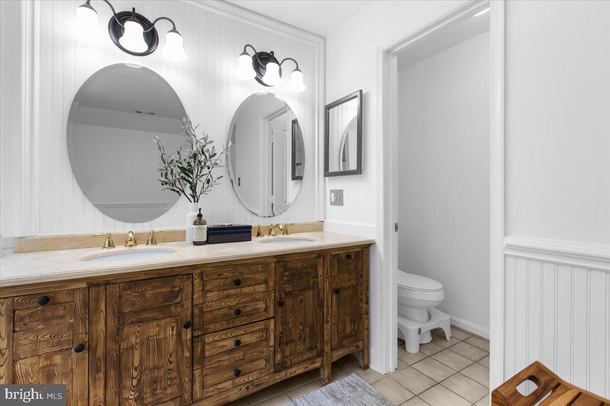 COURTS OF FOUR SEASONS - Residential