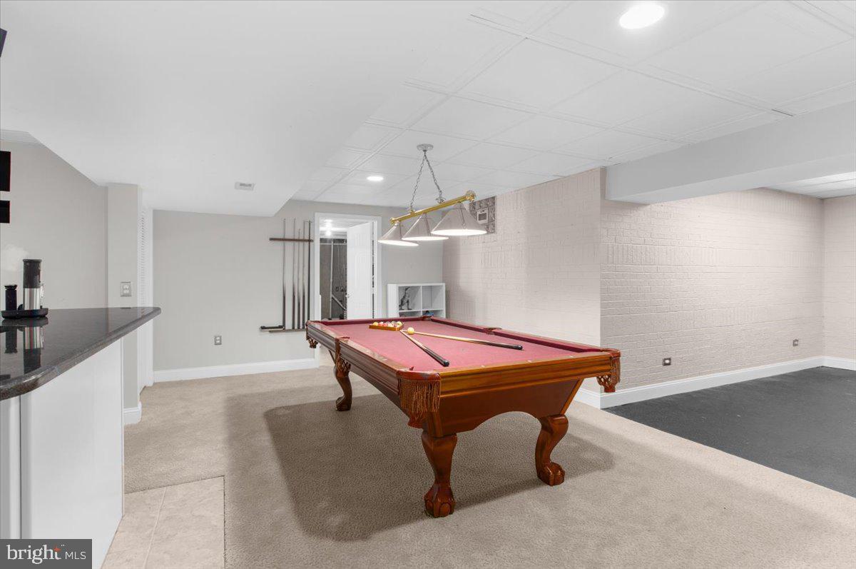 COURTS OF FOUR SEASONS - Residential