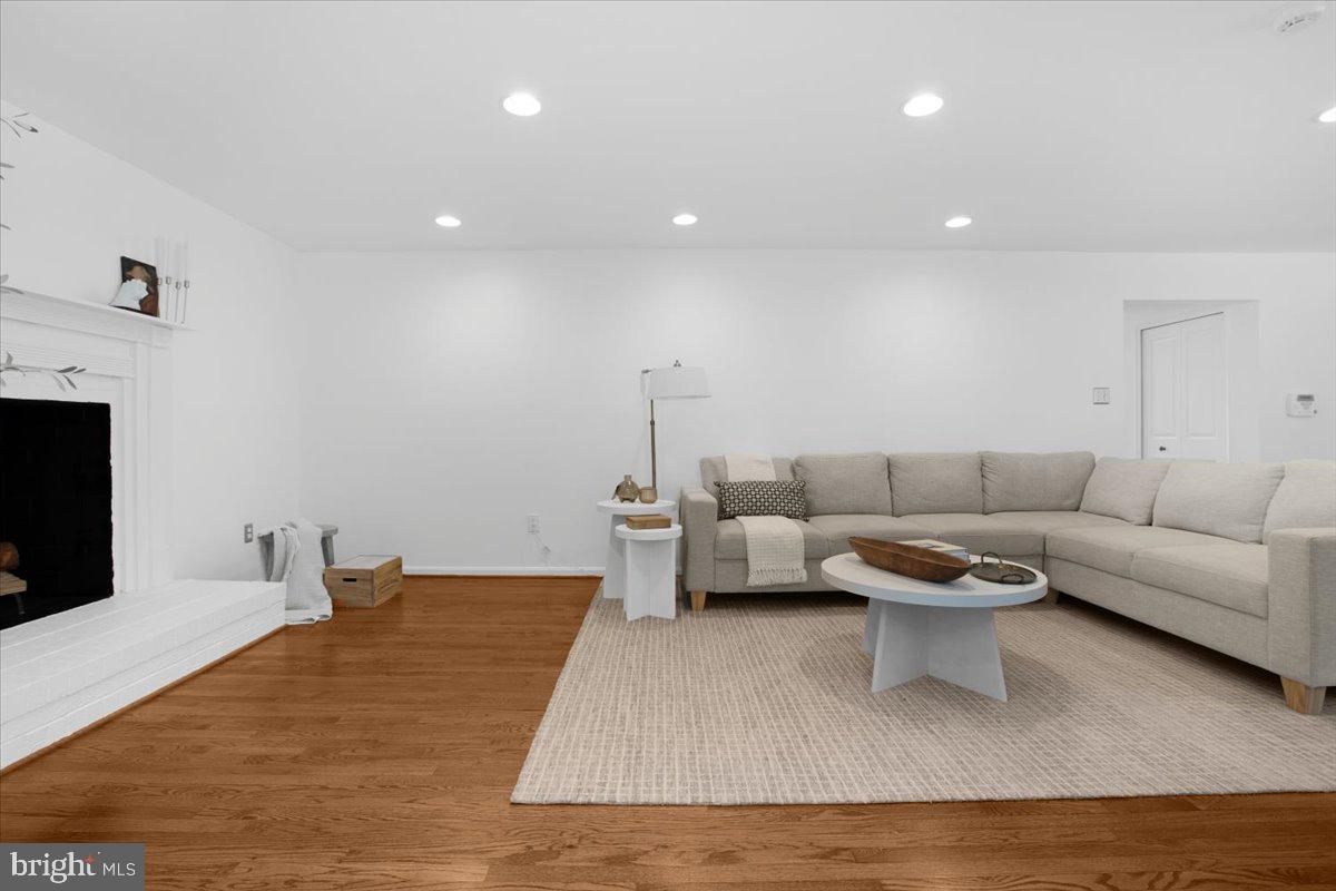 COURTS OF FOUR SEASONS - Residential