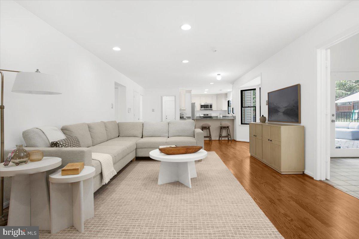 COURTS OF FOUR SEASONS - Residential