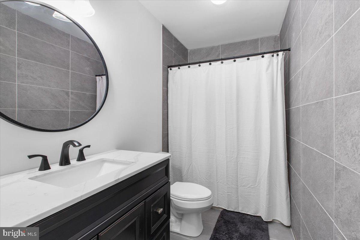 COURTS OF FOUR SEASONS - Residential