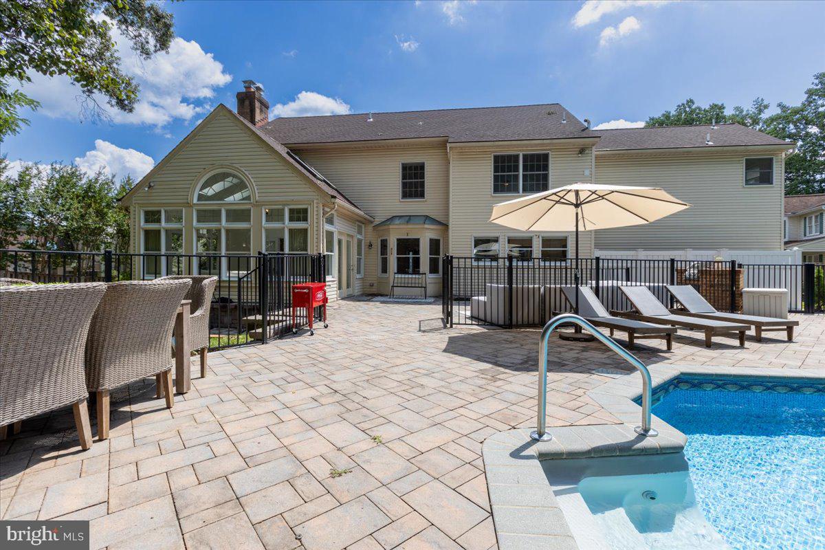 COURTS OF FOUR SEASONS - Residential