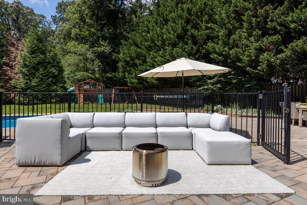 COURTS OF FOUR SEASONS - Residential