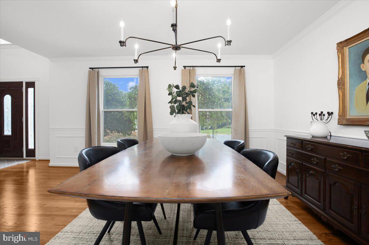 COURTS OF FOUR SEASONS - Residential