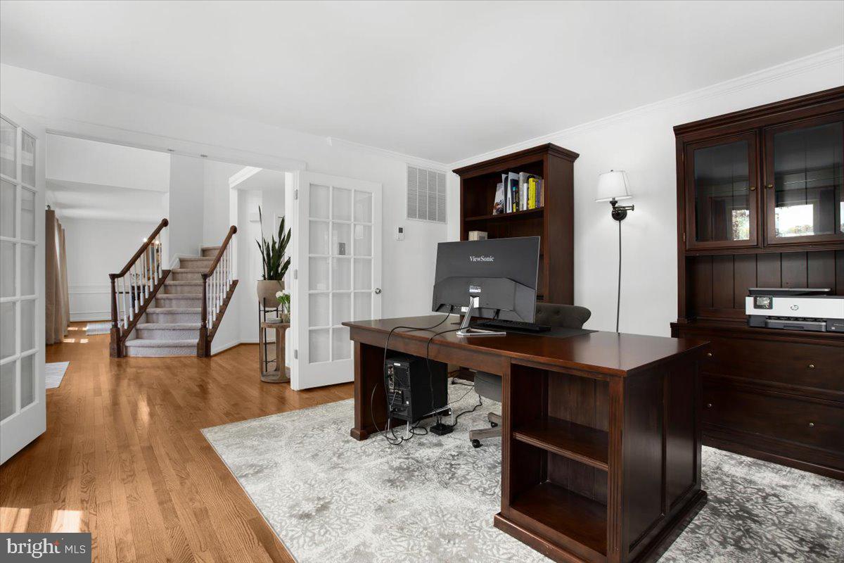 COURTS OF FOUR SEASONS - Residential