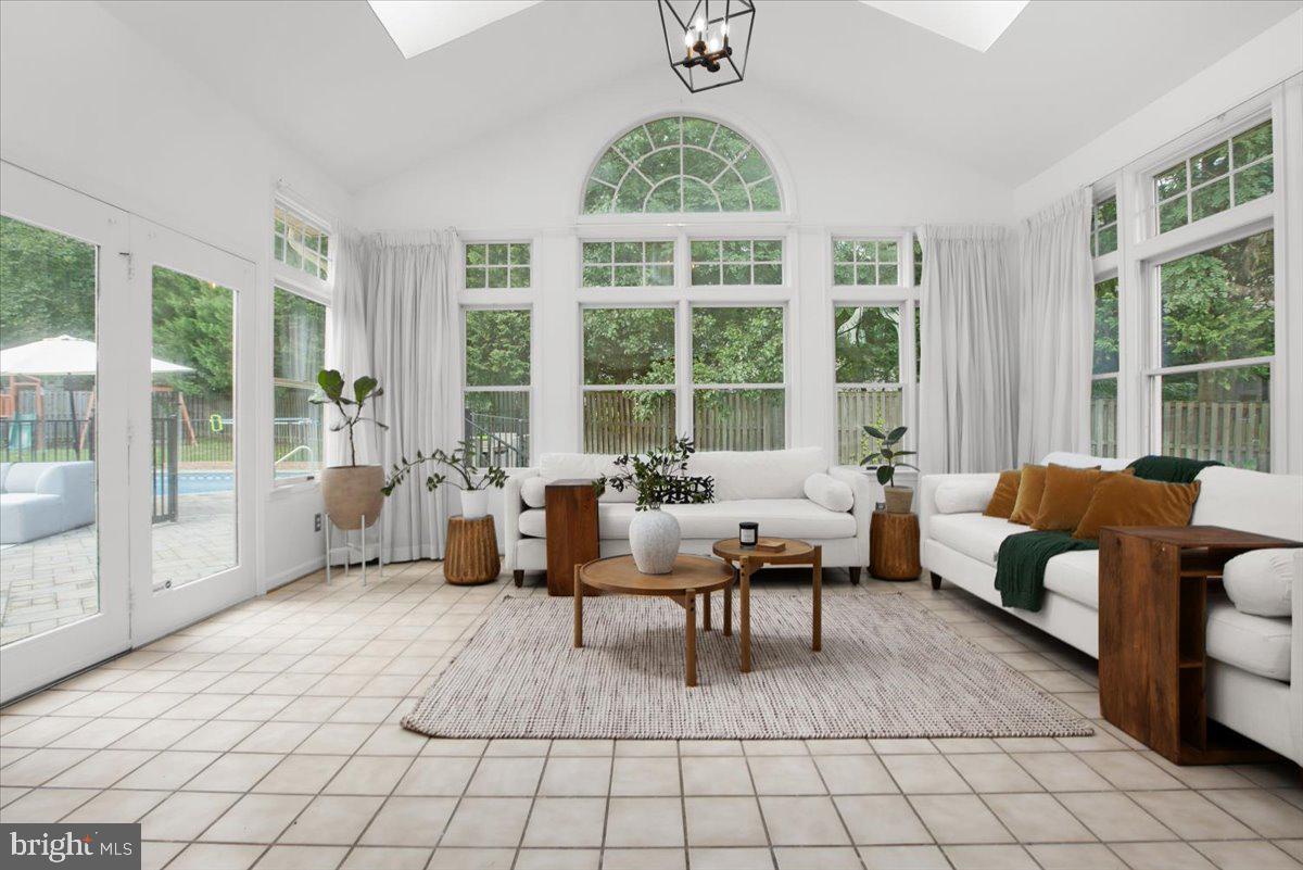 COURTS OF FOUR SEASONS - Residential