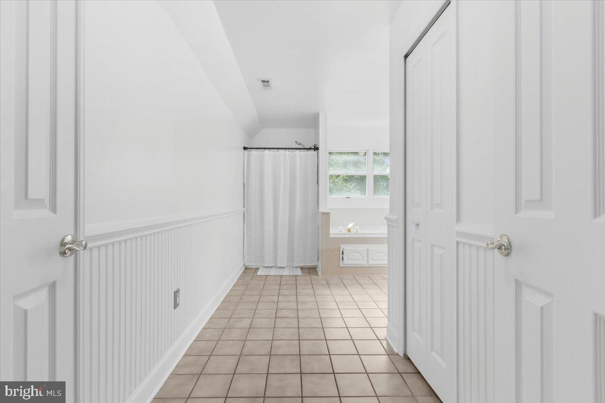 COURTS OF FOUR SEASONS - Residential