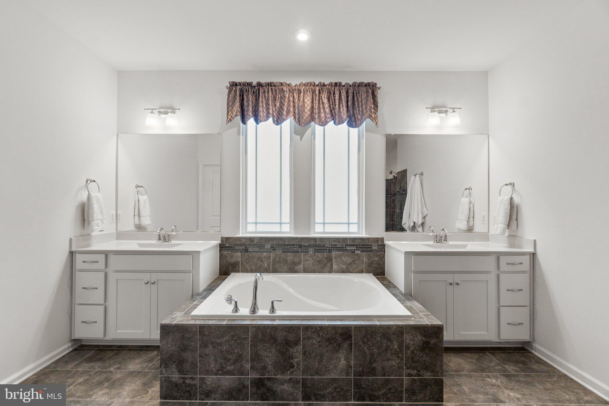 TALLYN RIDGE - Residential