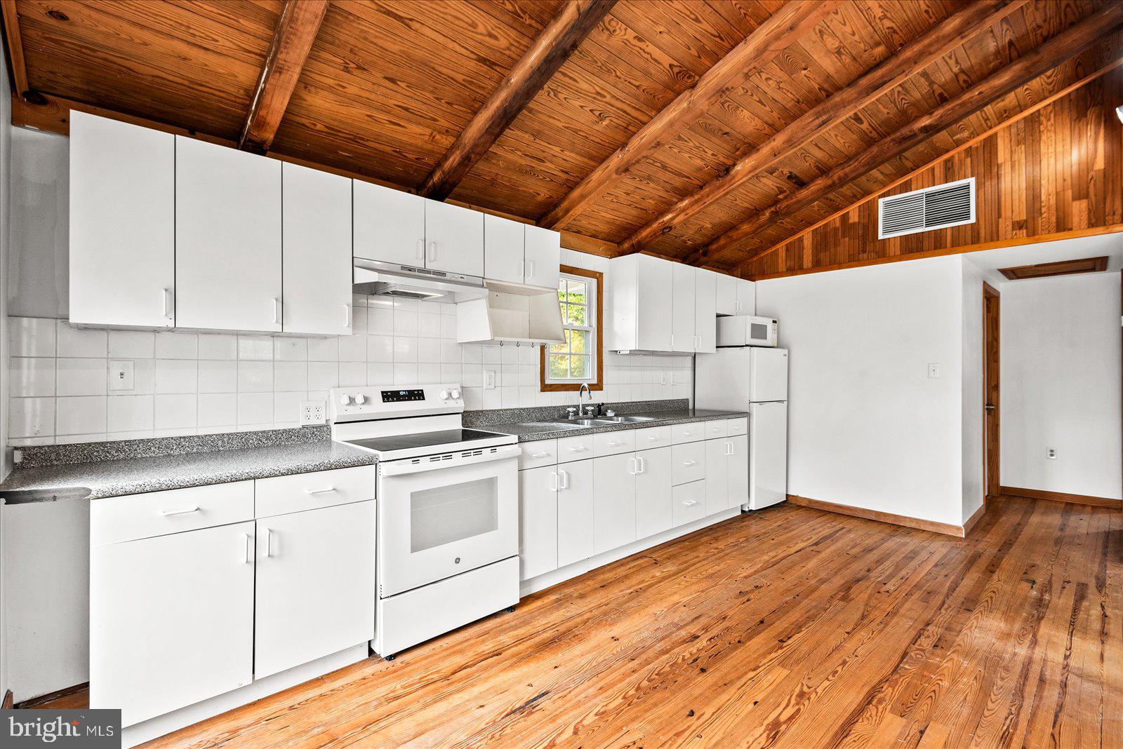 WESTMORELAND SHORES - Residential