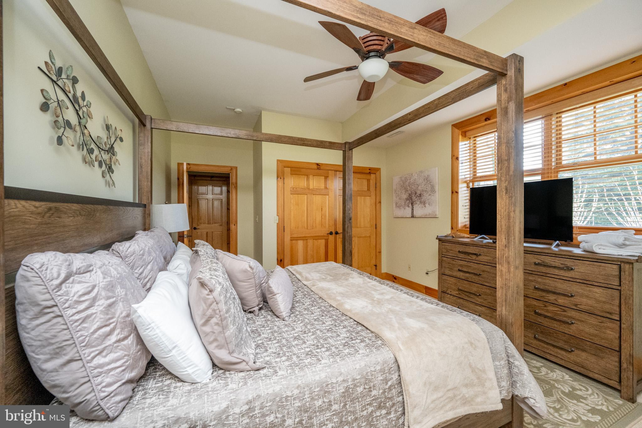 WATERFRONT GREENS - Residential