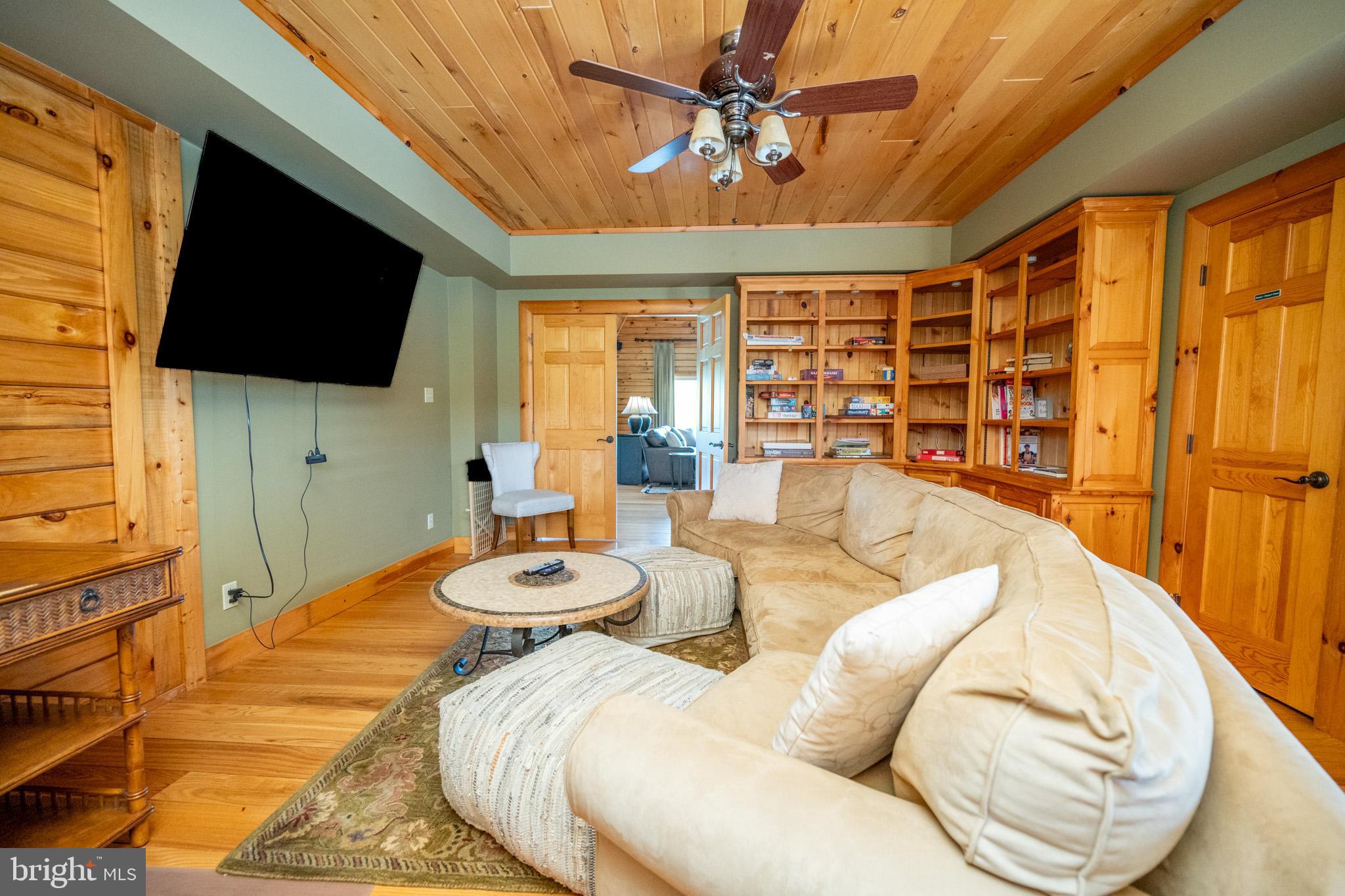 WATERFRONT GREENS - Residential