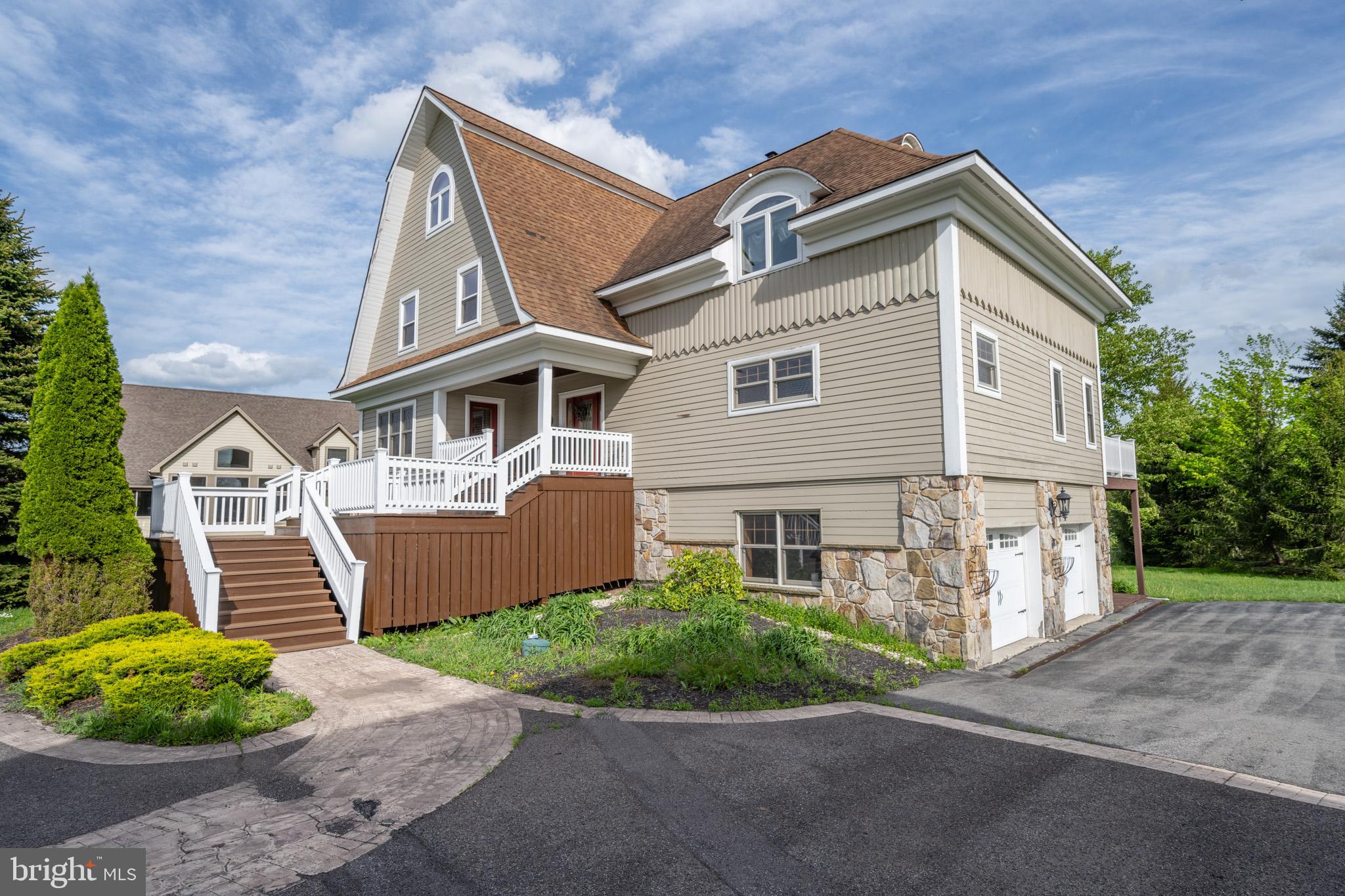 WATERFRONT GREENS - Residential