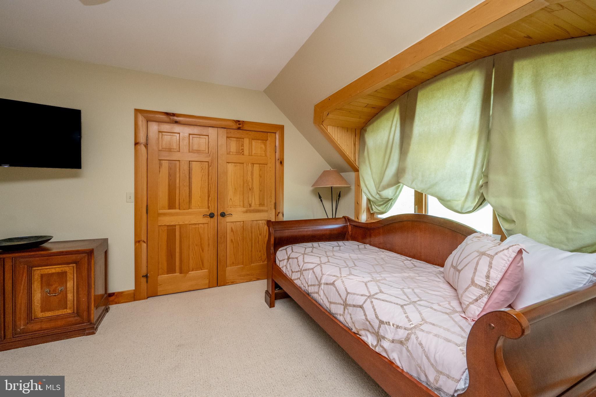 WATERFRONT GREENS - Residential