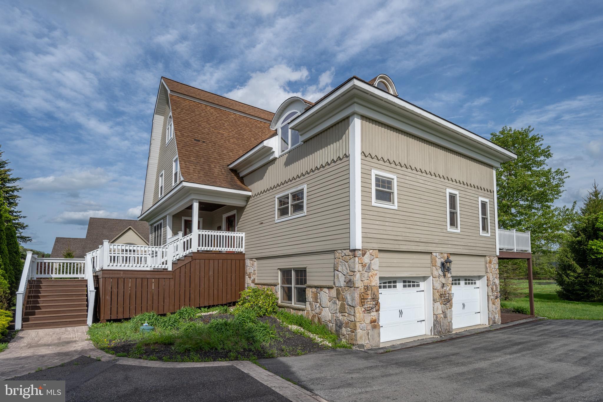 WATERFRONT GREENS - Residential