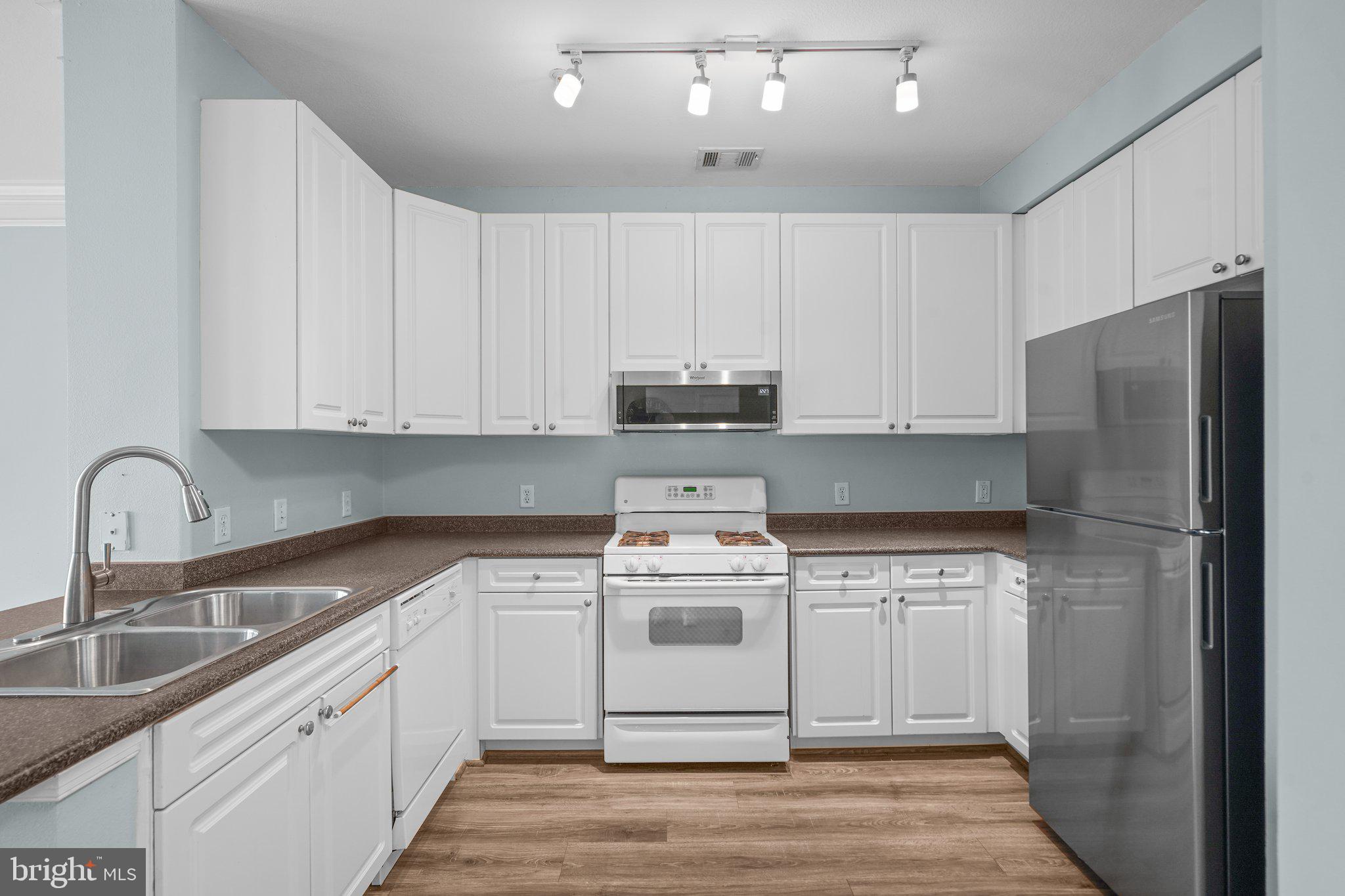 FITZ AT ROCKVILLE TOWN C - Residential Lease