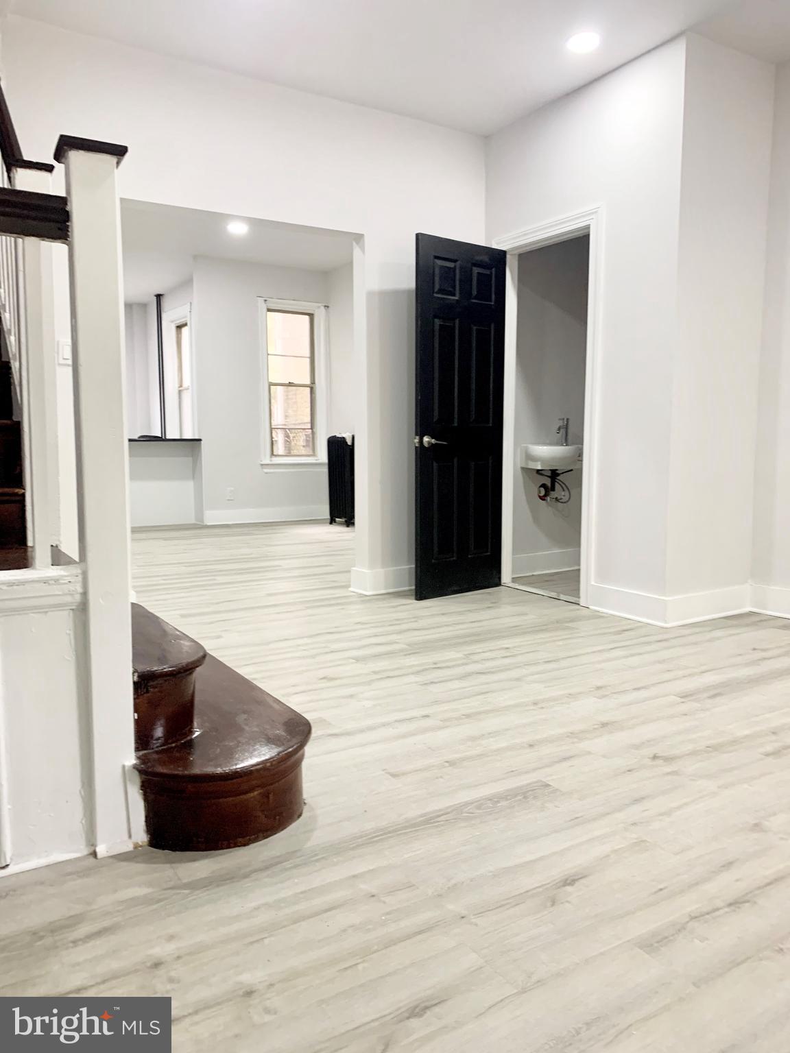 EAST OAK LANE - Residential Lease