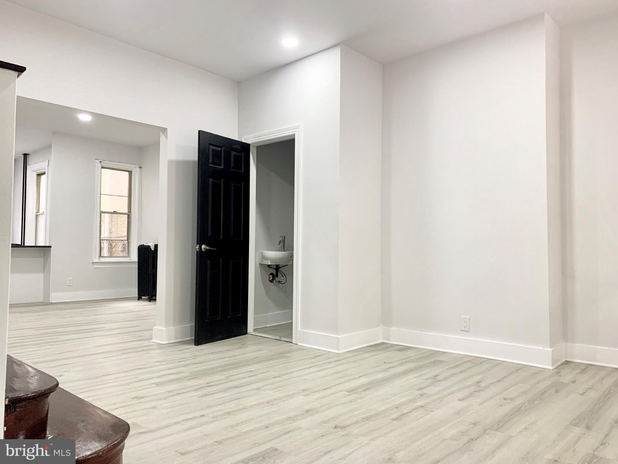 EAST OAK LANE - Residential Lease