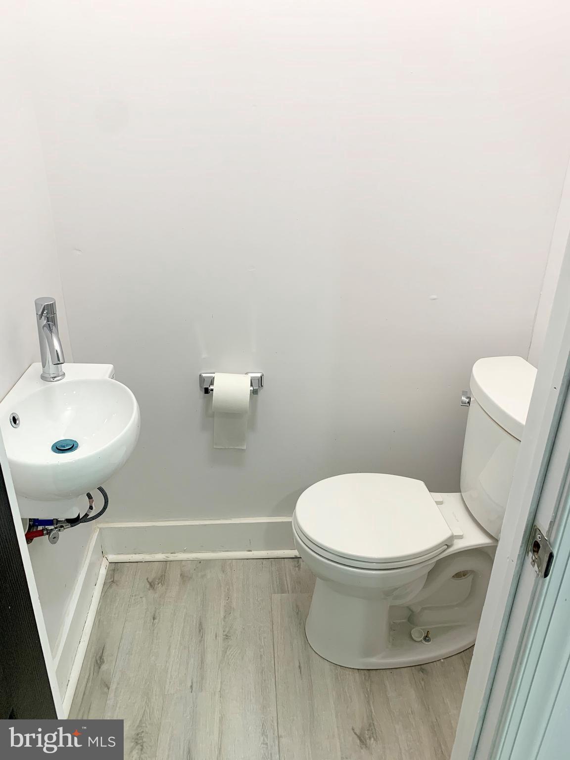 EAST OAK LANE - Residential Lease