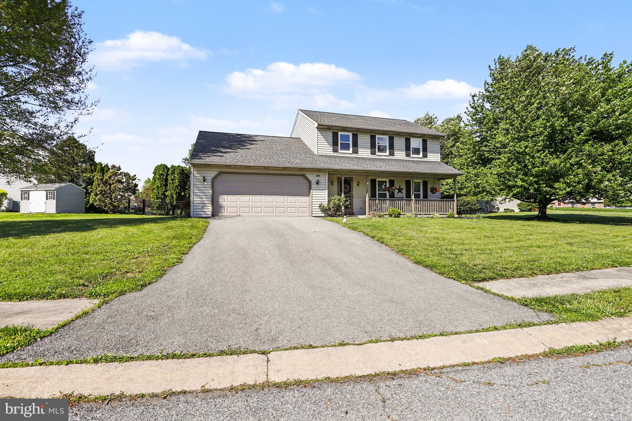 228 CLIFF LANE