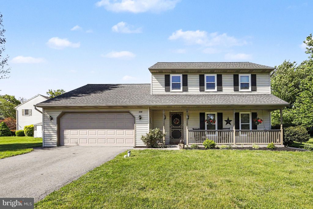 Photo of 228 Cliff Lane, ELIZABETHTOWN, PA 17022 (MLS # PALA2087236)