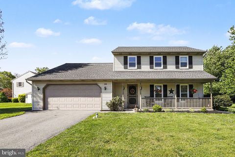 228 CLIFF LANE ELIZABETHTOWN PA 17022
