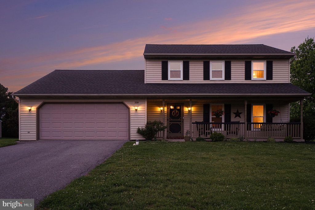 Photo of 228 Cliff Lane, ELIZABETHTOWN, PA 17022 (MLS # PALA2087236)