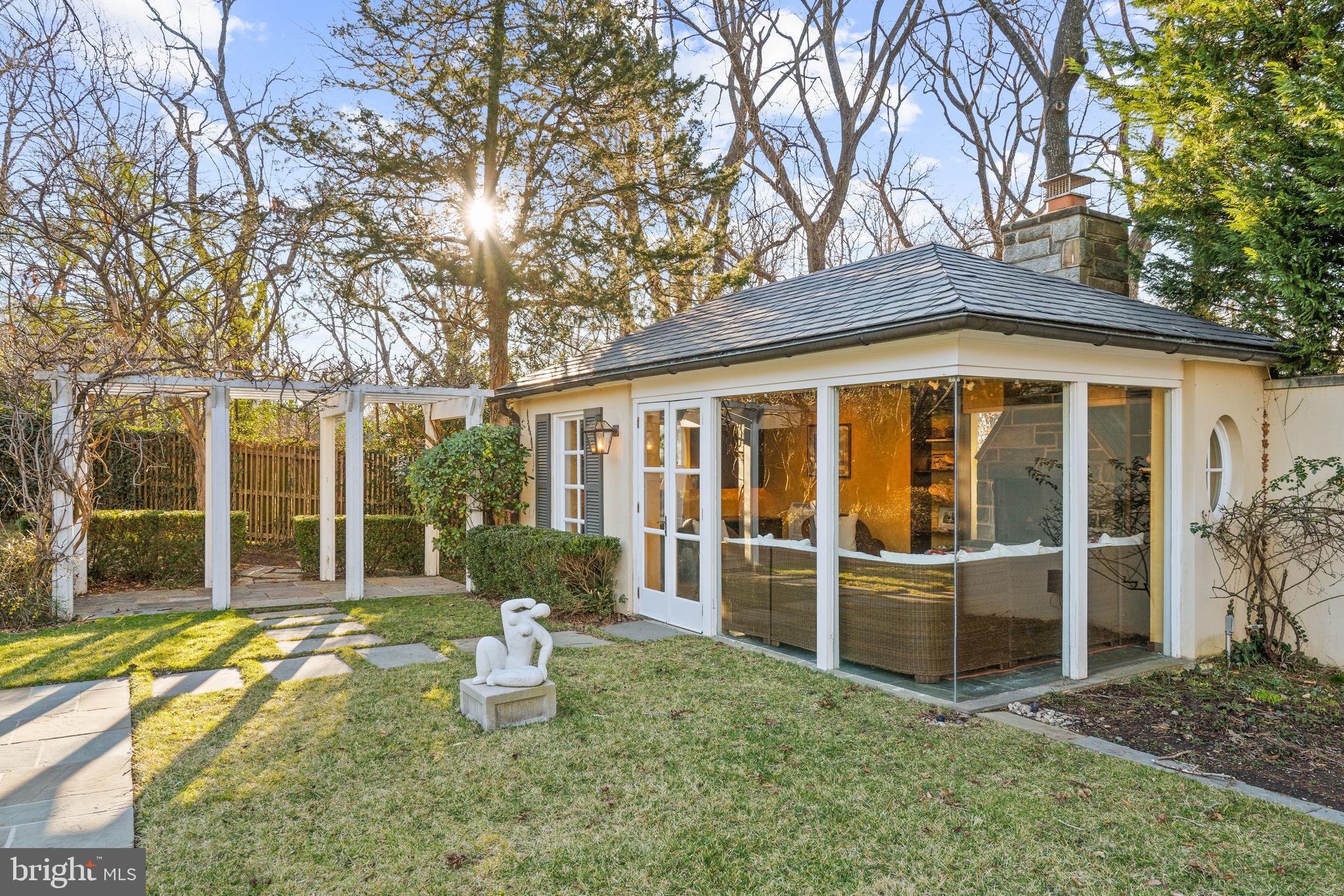 SPRING VALLEY - Residential