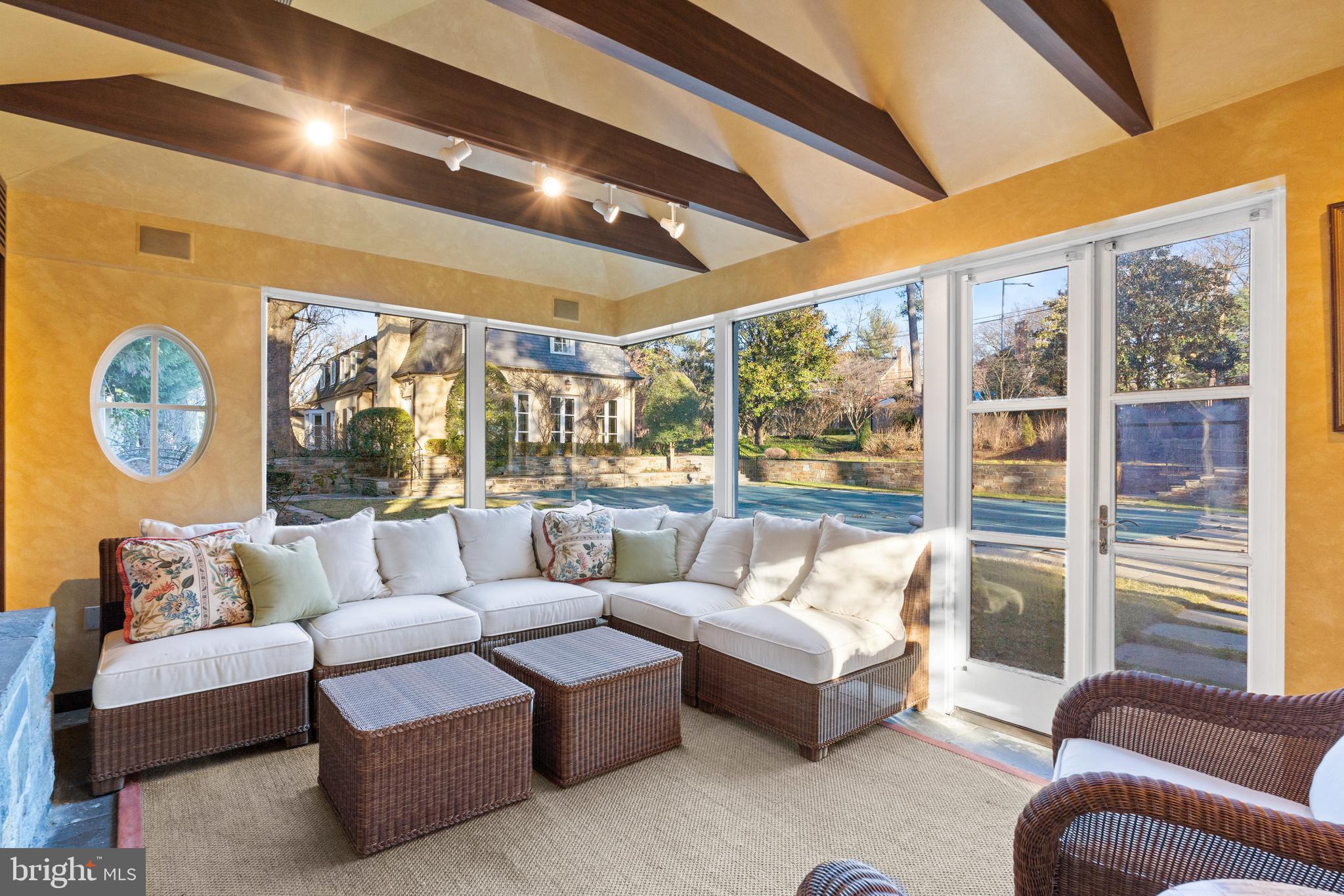 SPRING VALLEY - Residential