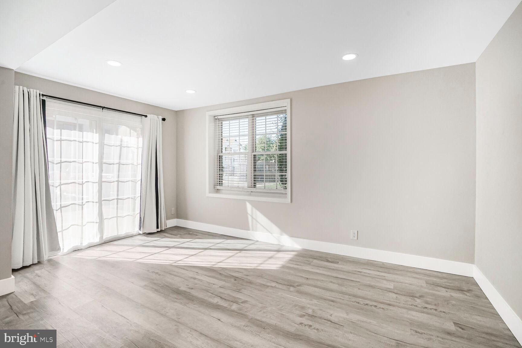 STAFFORD MEADOWS - Residential