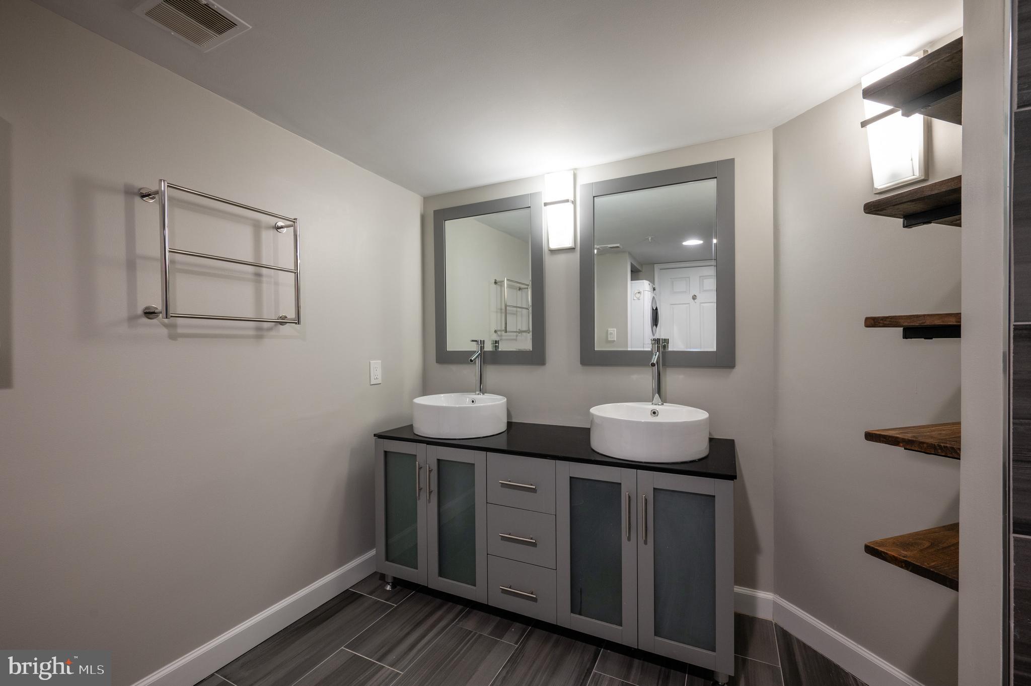 5000 BATTERY LANE 207