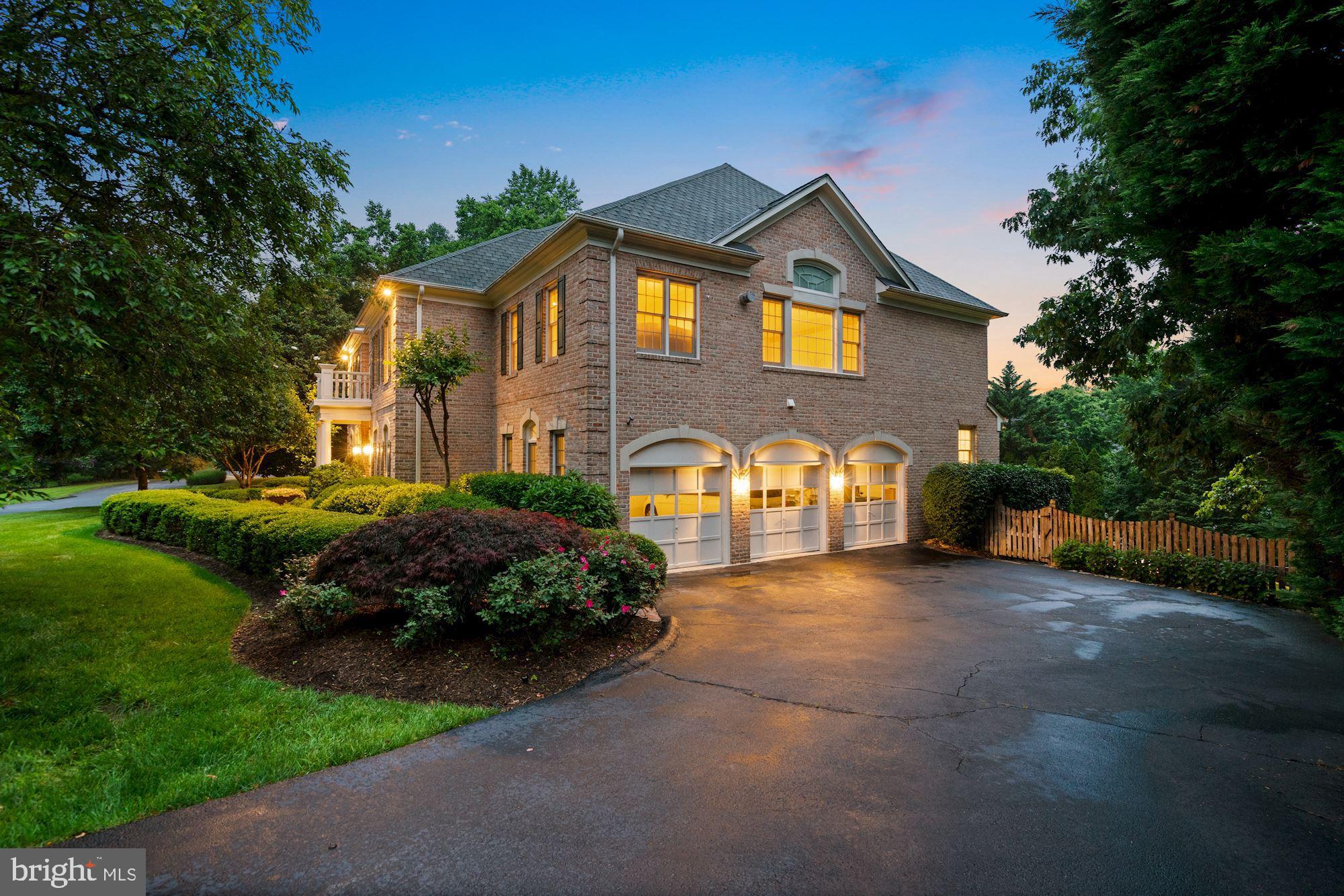 MCLEAN FALLS AT CHINQUAP - Residential