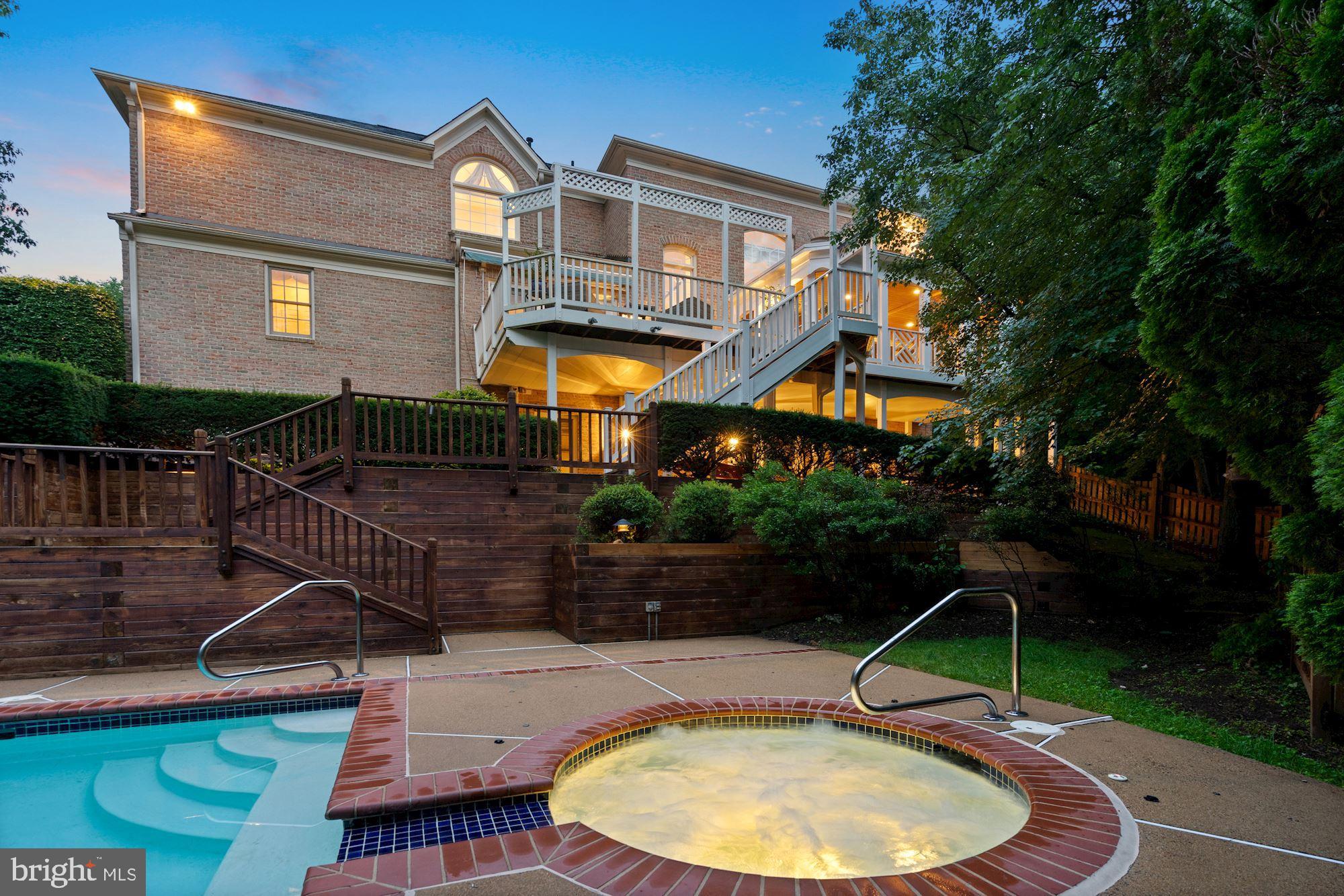 MCLEAN FALLS AT CHINQUAP - Residential