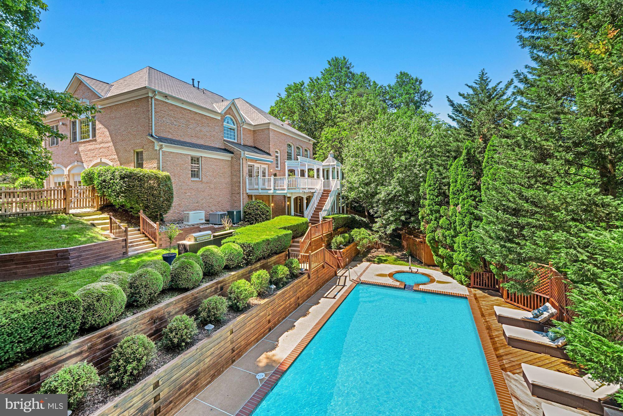 MCLEAN FALLS AT CHINQUAP - Residential