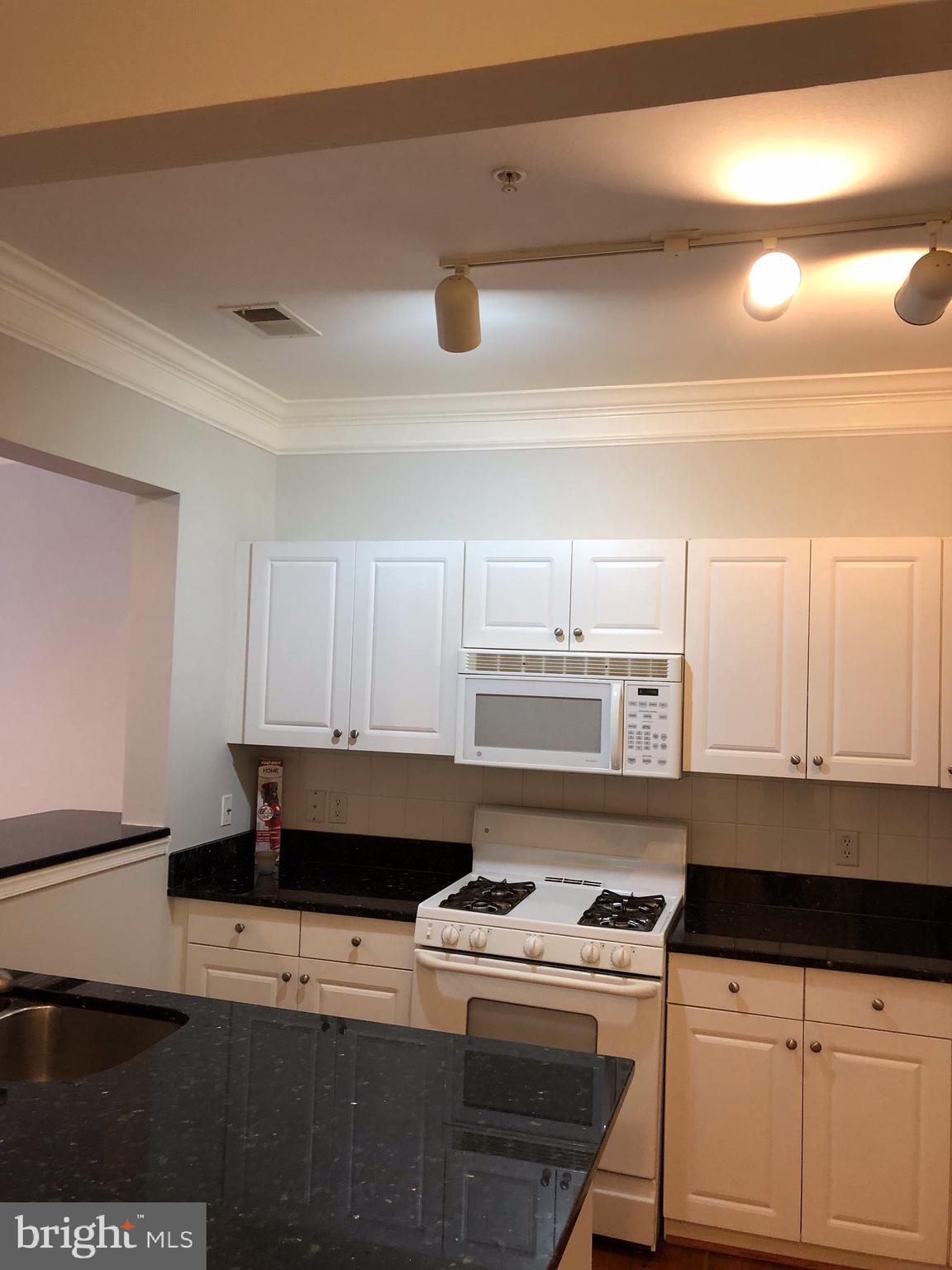 THE COLONNADE AT KENTLANDS - Residential Lease