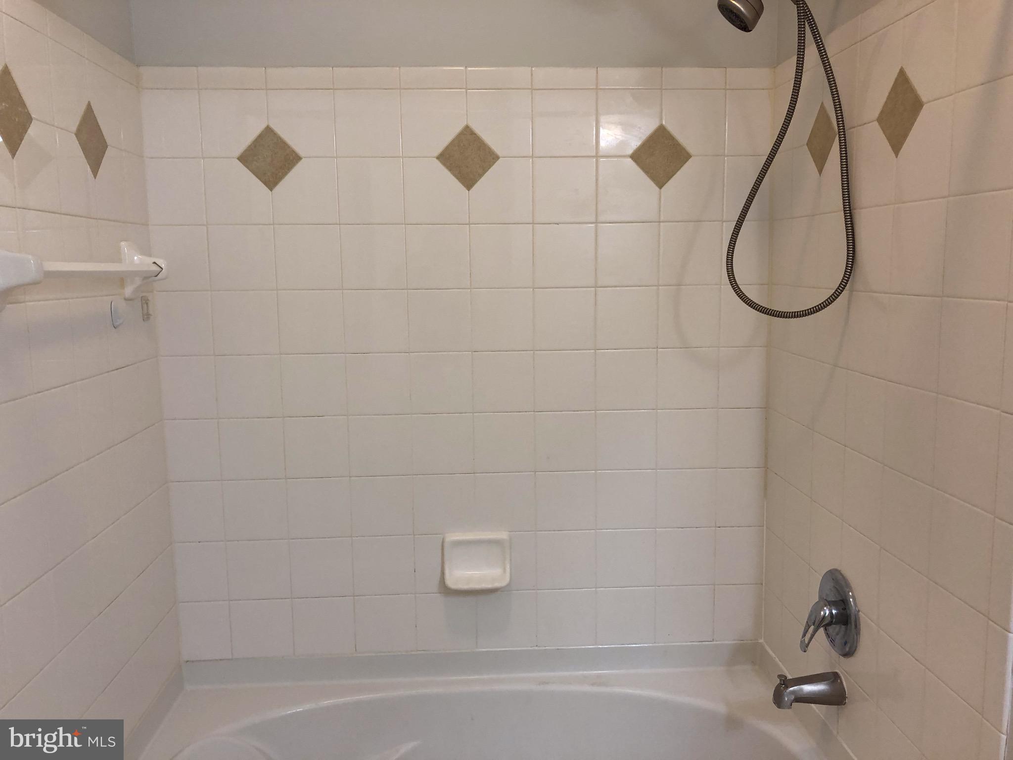 THE COLONNADE AT KENTLANDS - Residential Lease