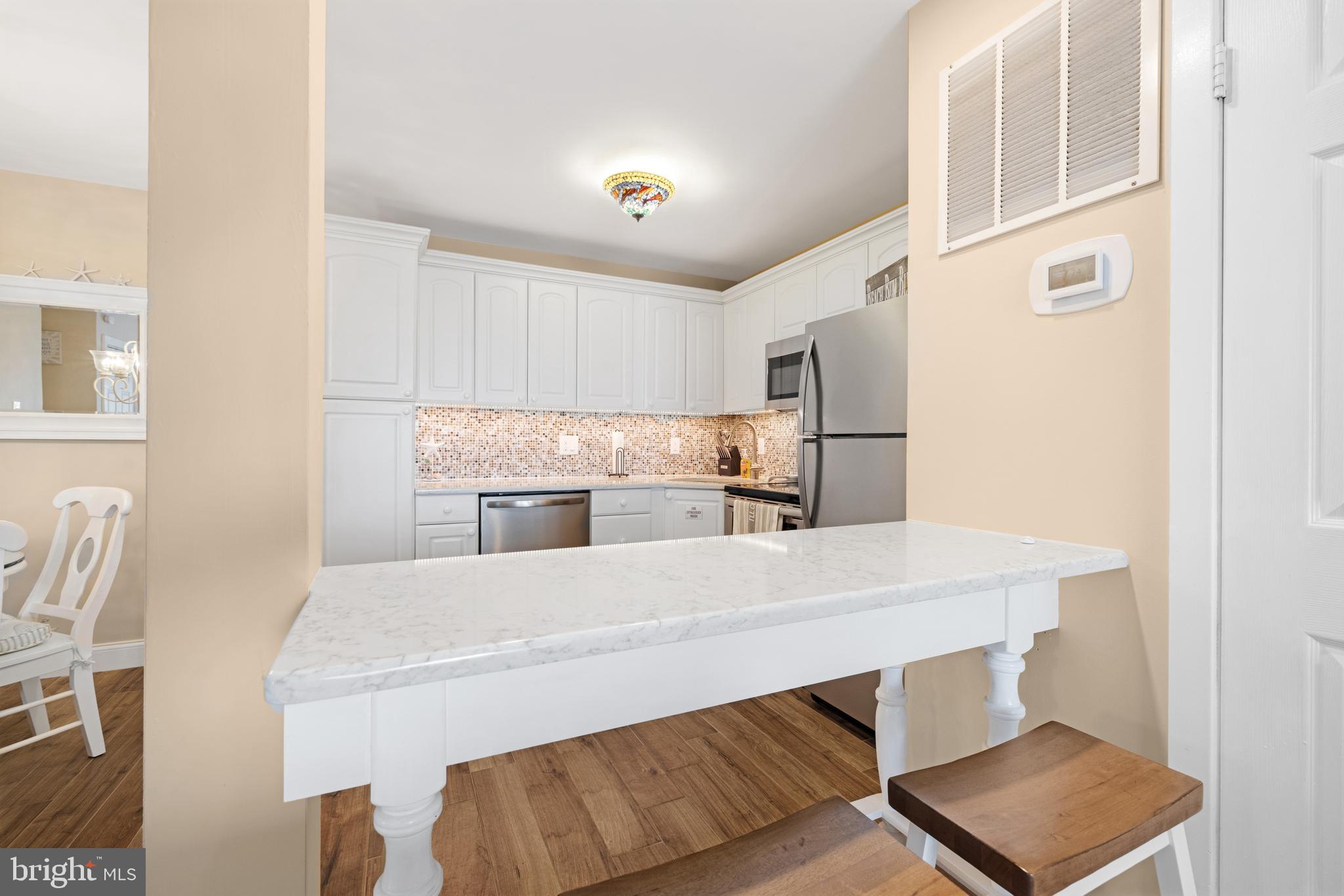 400 MARINA COURT E 104