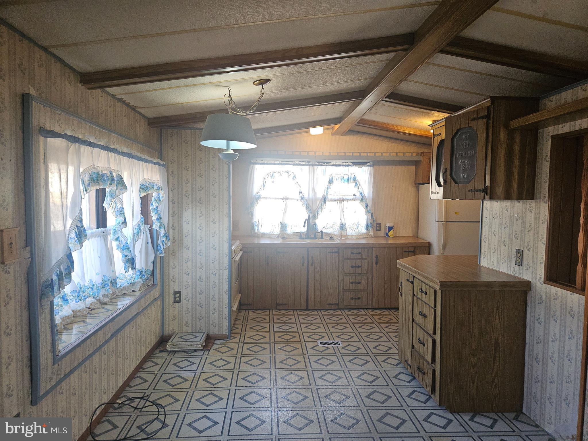 ROLLING HILLS ESTATES - Residential