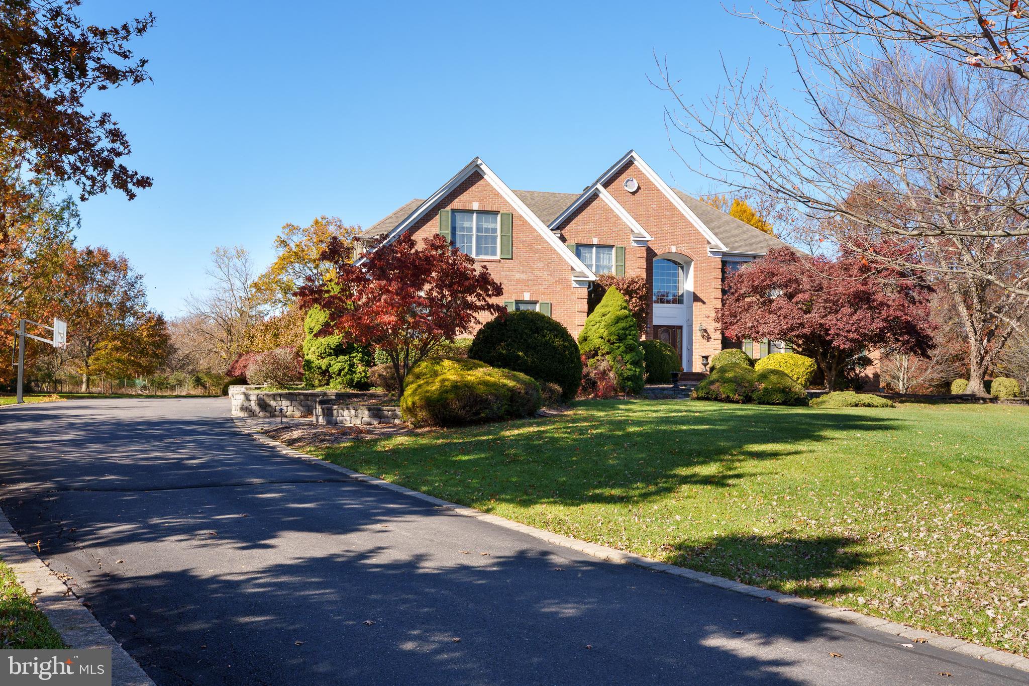 7 SILVER MAPLE COURT