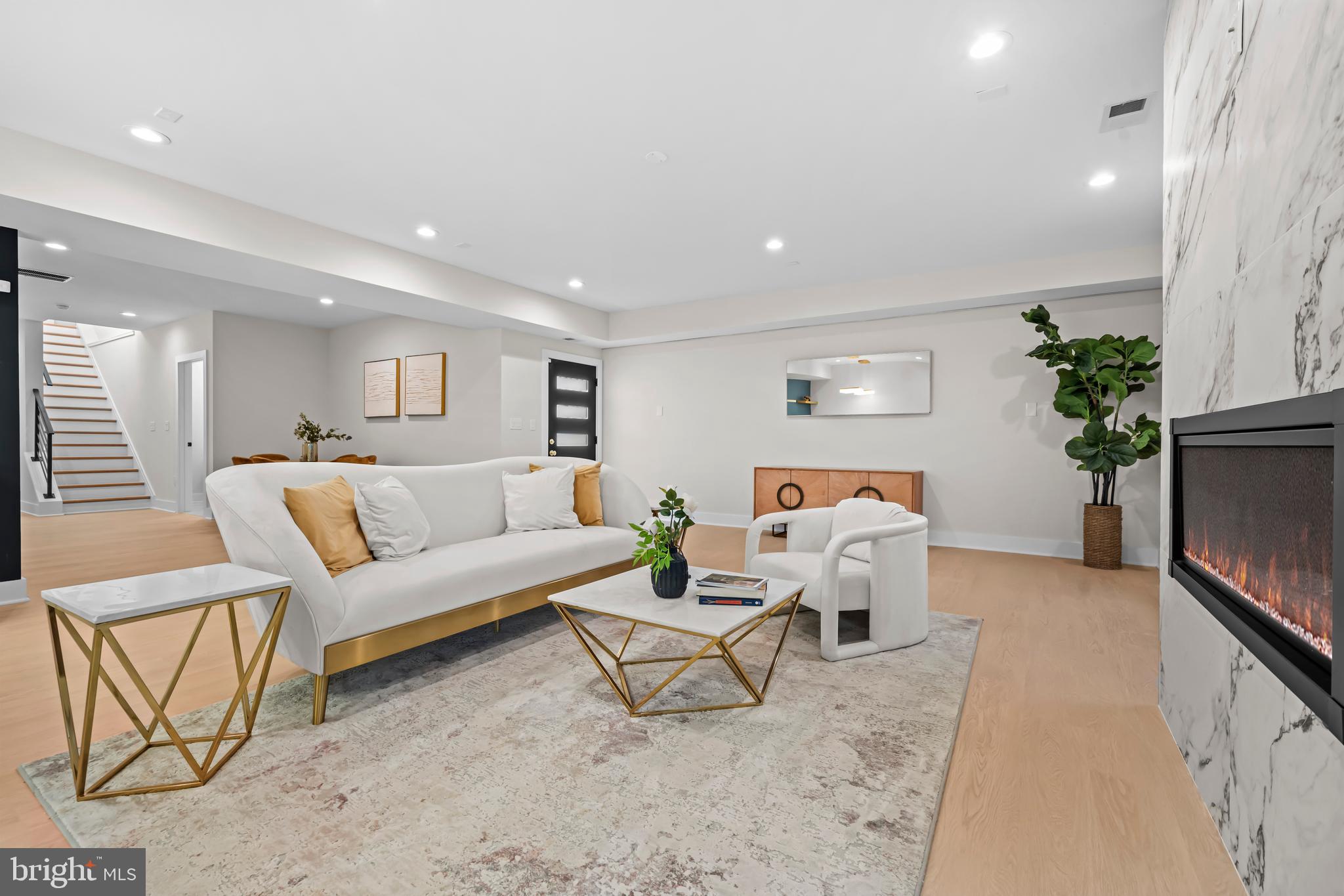 WILLET HEIGHTS - Residential Lease